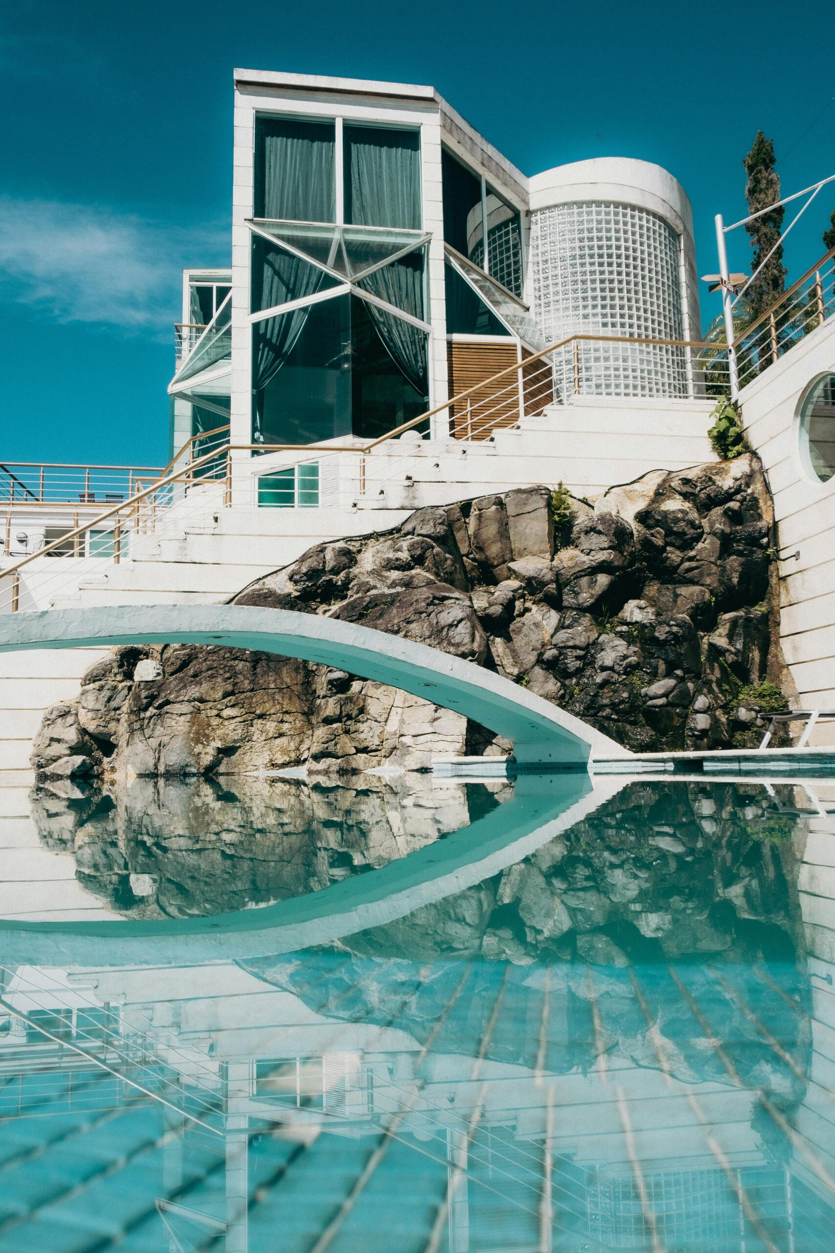 pexels-carlosdetrip-11649850